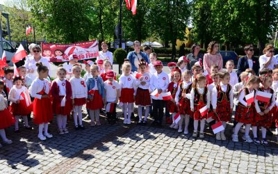 Przedszkolaki z Biało-Czerwoną